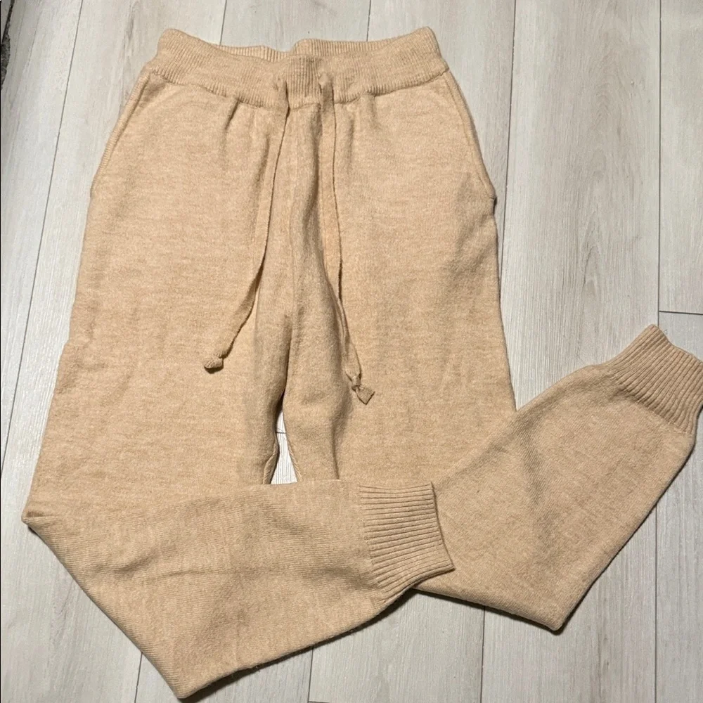 Cara Loren Cozy Tan Sweater Hoodie and Jogger Set ( small hole by tag on pants)